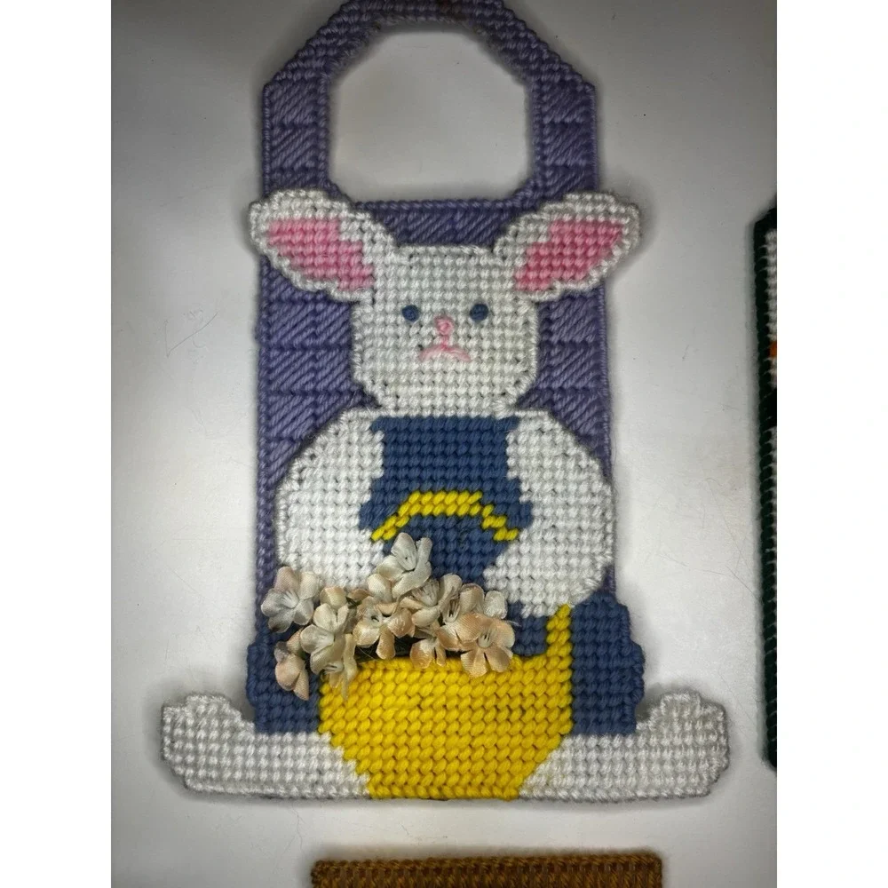 4‎ Vintage Plastic Canvas Door Hanger Spring Flowers Bunny Flowers Needlepoint